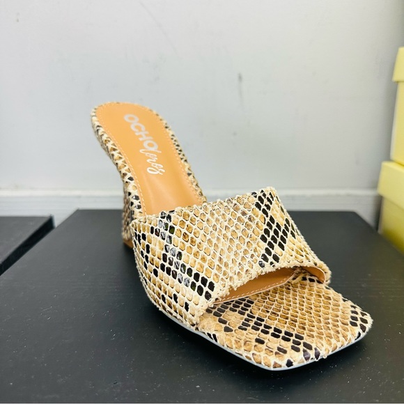Tan snake skin heel - Picture 5 of 6